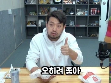 눈나 속옷을 친구에게 파는 만화_3.webp