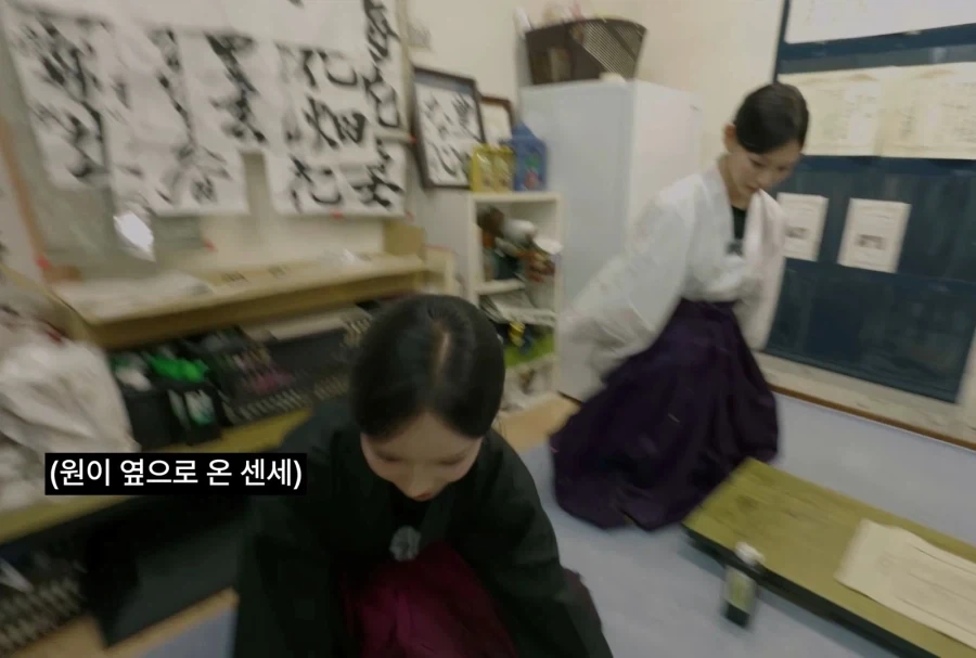 만화 캐릭터같은 실제 일본 서예 선생님 등판해서 난리남 ㅋㅋㅋ_14.webp