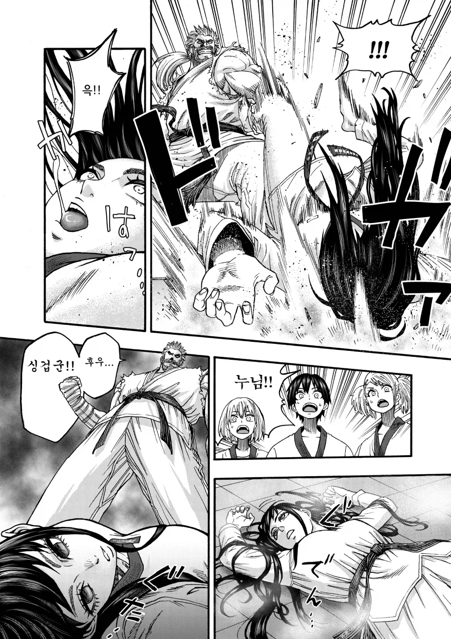 도장깨기 깡패가 쳐들어와서 맞서는 태권소녀.manga_7.webp